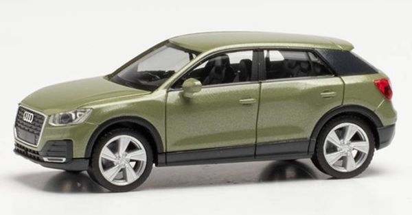 HER038676-004 - AUDI Q2 verde metallizzato - 1
