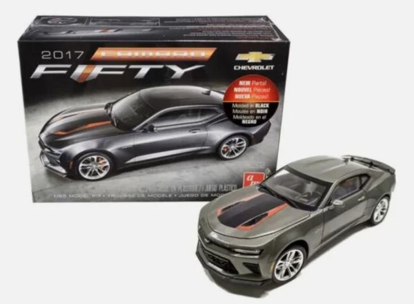AMT1035M/12 - CHEVROLET Camaro 2017 grigio - 50° anniversario da assemblare e verniciare - 1