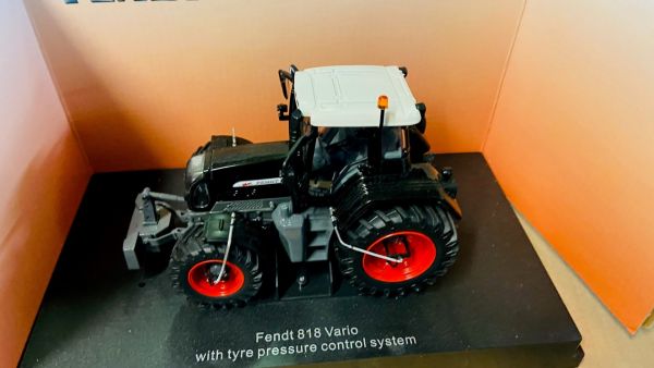 CW0161 - FENDT 820 Nero - 1