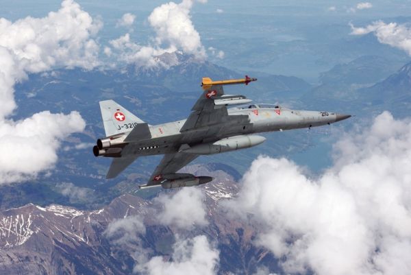 ITA1382 - Aereo F-5 F Tiger II Biposto da assemblare e verniciare - 1
