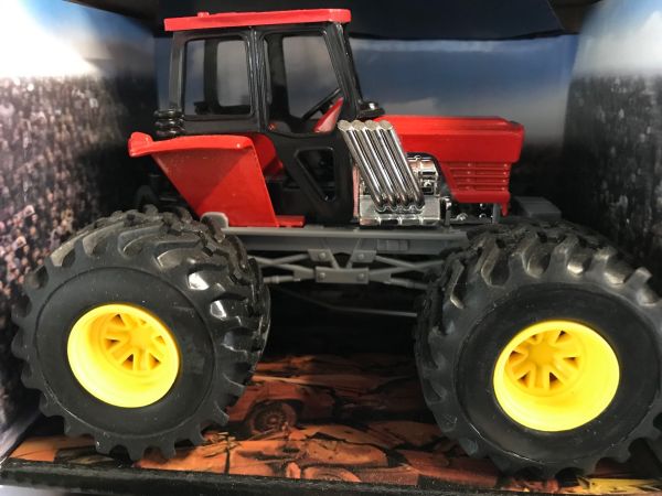 NEW19936E - Monster truck trattore rosso e grigio - 1