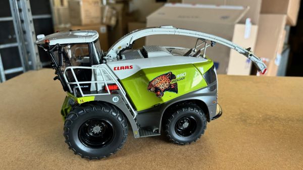 CW0217 - Ensileuse CLAAS Jaguar avec jantes noir - 1