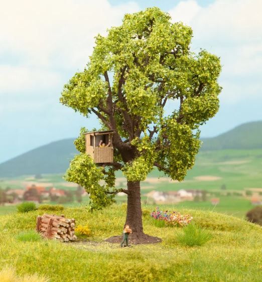 NOC21767 - Albero con casa sull'albero - 1