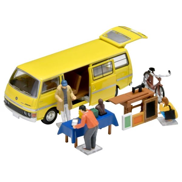 TOM325246 - Mercatino delle pulci con furgone Nissan Homy giallo e accessori - 1