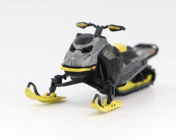 DCM60021 - Ski-Doo Summit Expert motoslitta gialla e grigia - 1