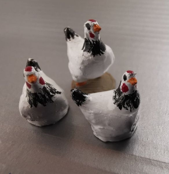 UM201 - Lotto di 3 galline - 1
