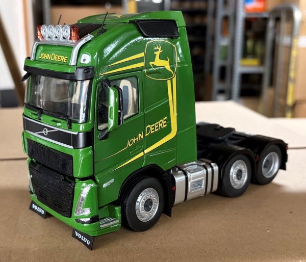 CW0320 - VOLVO FH5 6x2 - JOHN DEERE - 1
