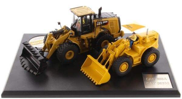 DCM85558 - Serie Evolution set con due caricatori CATERPILLAR il 966A e il 966M con driver - 1