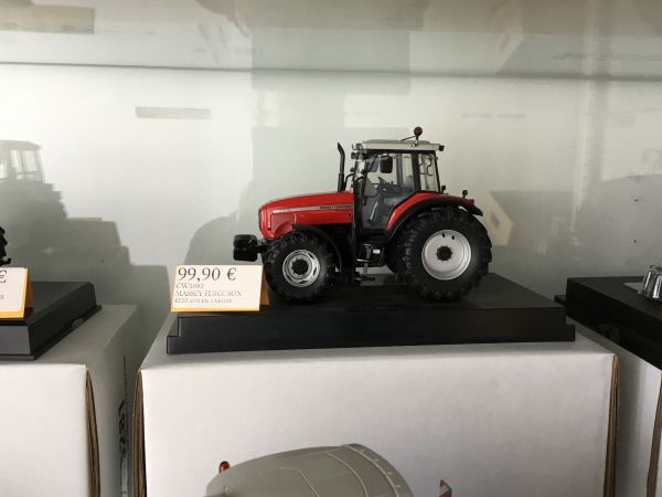 CW0080 - MASSEY FERGUSON 8220 ruote larghe - 1