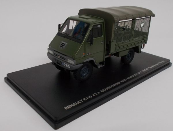 PER722 - RENAULT Master B110 4x4 gendarmeria trasporto truppe cachi limitato a 150 copie - 1