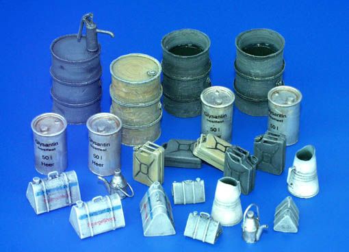 PLS115 - Decalcomanie verniciabili in miniatura della seconda guerra mondiale dei contenitori di stoccaggio del carburante tedeschi forniti 24 pezzi - 1