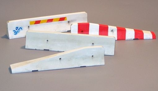 PLS4042 - 4 barriere di sicurezza stradali in miniatura da dipingere per diorama con una lunghezza totale di 32 cm - 1