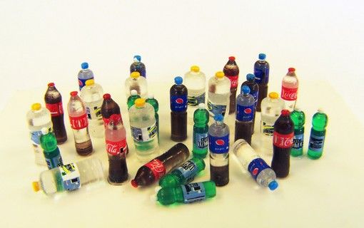 PLS446 - 32 bottiglie di soda in miniatura per dipingere le decalcomanie incluse - 1