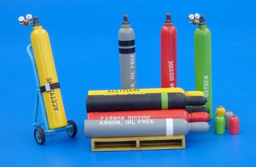 PLS478 - Bombole gas in miniatura con carrello e 1 pallet da assemblare e verniciare - 1