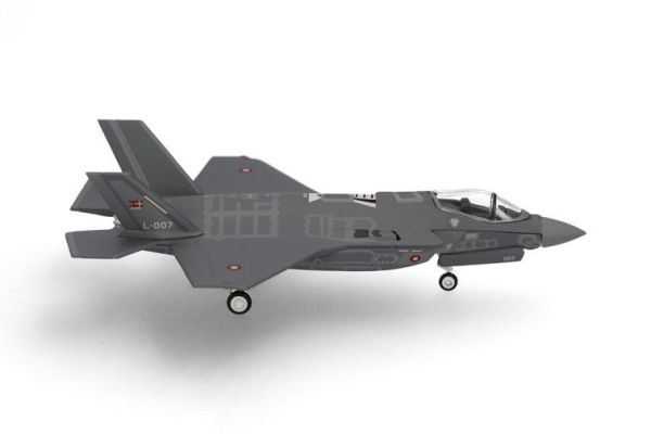 HER573603 - LOCKHEED Martin F-35A Lightning II Royal Danish Air Force Eskadrille 727 Skydstrup Air Base - 1
