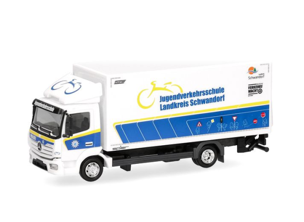 HER098915 - MERCEDES BENZ Atego 2013 con cassone e sponda idraulica - scuola guida di Schwandorf - 1