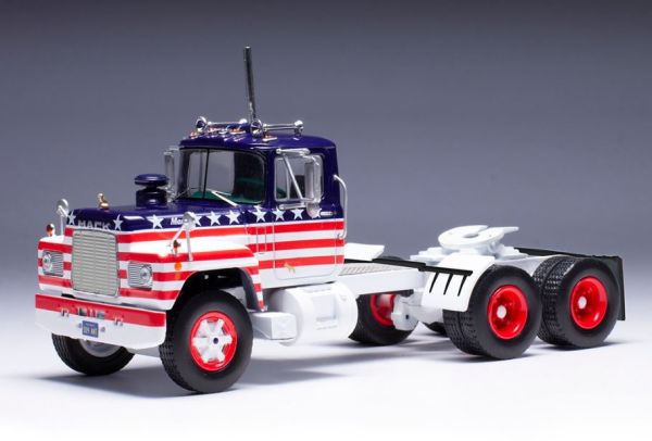 IXO-U43TR001 - MACK Serie R 6x4 1966 con stelle e strisce rosse, blu e bianche - EDIZIONE USA - 1