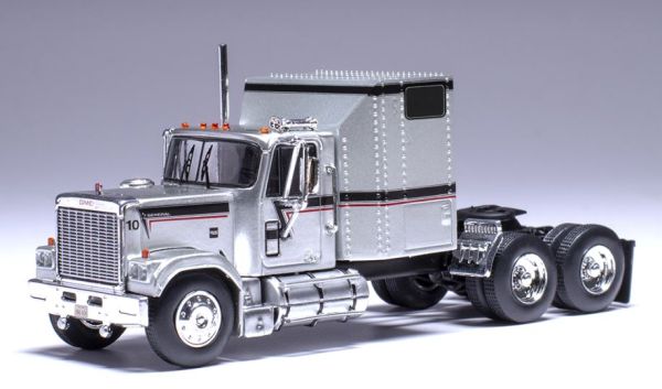 IXO-U64TR004 - GMC General 6x4 1980 Argento con Strisce Nere e Rosse - EDIZIONE USA - 1