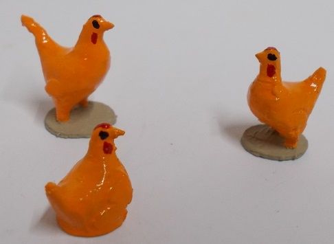 UM205 - Lotto di 2 galline e 1 pollo - 1