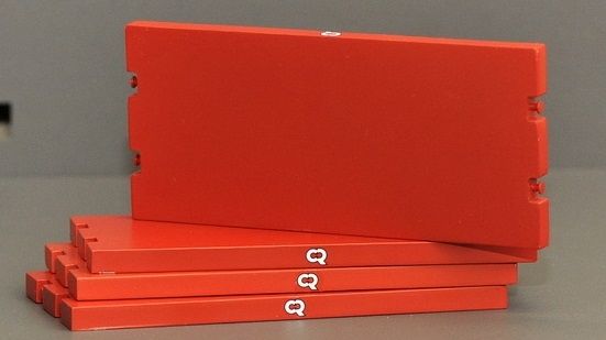 YCC604-2G - 4 Targhe stradali - 11 x 5 cm - Rosso RAL 3002 RIGA MAINZ - 1