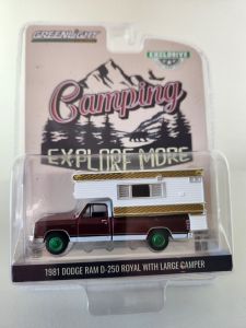 GREEN30409VERT - DODGE Ram D-250 Royal Red Pickup 1981 con grande camper Cerchioni Verdi della serie CAMPING in blister