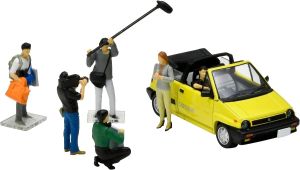 TOM324751 - Troupe televisiva con Honda City Convertible gialla e accessori