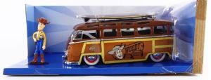 JAD33176 - 1963 VOLKSWAGEN Combi con figura di WOODY