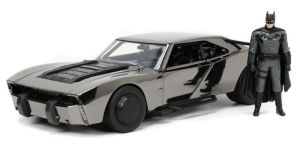 JAD33740 - Batmobile Nero cromato 2022 con la statuetta Batman