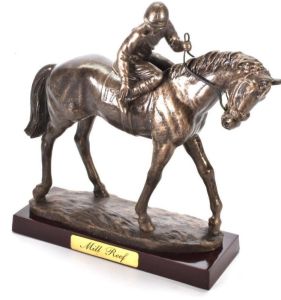 ATL4652104 - Statua del cavallo da corsa – Mill Reef