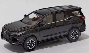 PAR64-55723 - Toyota Fortuner 2023 nera