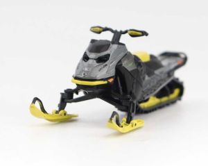 DCM60021 - Ski-Doo Summit Expert motoslitta gialla e grigia