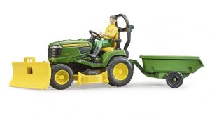BRU62104 - Giardinaggio con trattorino rasaerba JOHN DEERE; rimorchio