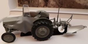 UH5364 - FERGUSON TE 20 con aratro RUMPSTAD