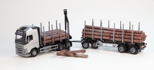 EMEK70301 - Autocarro con cassone ribaltabile VOLVO FH16 6x4 grigio con rimorchio per trasporto legname a 2+2 assi