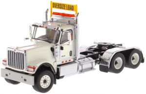 DCM71001 - INTERNATIONAL HX520 6x4 Day Cab Tandem bianco