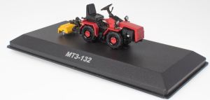 G1825094 - BIELORUSSIA MTZ-132 con strumento suolo