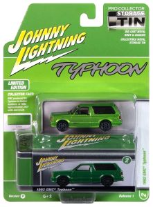 JLCT016B-B - GMC Typhoon del 1992, verde metallizzato, della serie COLLECTOR TINS 2025, ancora nella sua confezione originale.