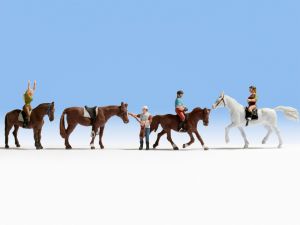 NOC15630 - 4 cavalieri con cavalli