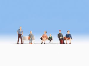 NOC18116 - viaggiatori seduti