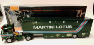 IXOTTR025 - VOLVO F88 4x2 con rimorchio 1 Asse MARTINI LOTUS
