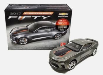 AMT1035M/12 - CHEVROLET Camaro 2017 grigio - 50° anniversario da assemblare e verniciare