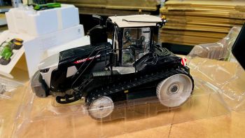 CW0165 - FENDT 1167 Nero