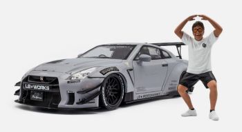 SOL1805821 - Nissan GT-R 2024 grigia con kit carrozzeria Liberty Walk 2.0
