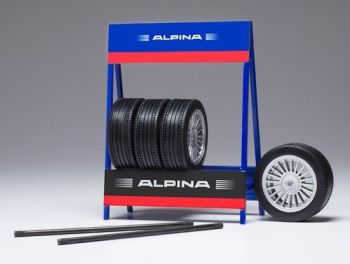IXO18SET003W - Portapacchi con 4 pneumatici ALPINA