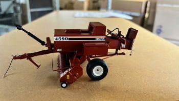CW0206 - Presse HESSTON 4590