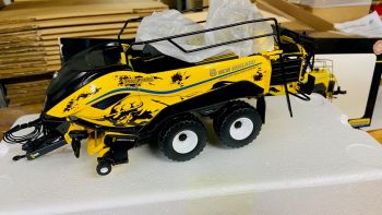 CW0149 - NEW HOLLAND YELLOW BULL Stampa