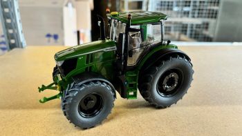 CW0226 - JOHN DEERE 6R250 Jantes noir et logo blanc