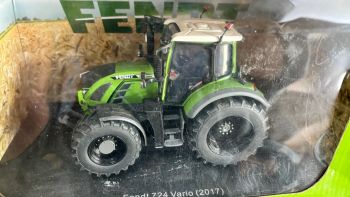 CW0230 - FENDT 724 vario jantes et logo noir - Black line