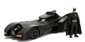 JAD253213001 - BATMOBILE con Batman - In Kit