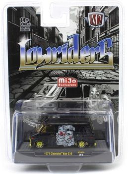 M2M-31500-MJS74-DORE - Chevrolet Van G10 del 1971, nero con cerchi dorati, ancora nella confezione blister.